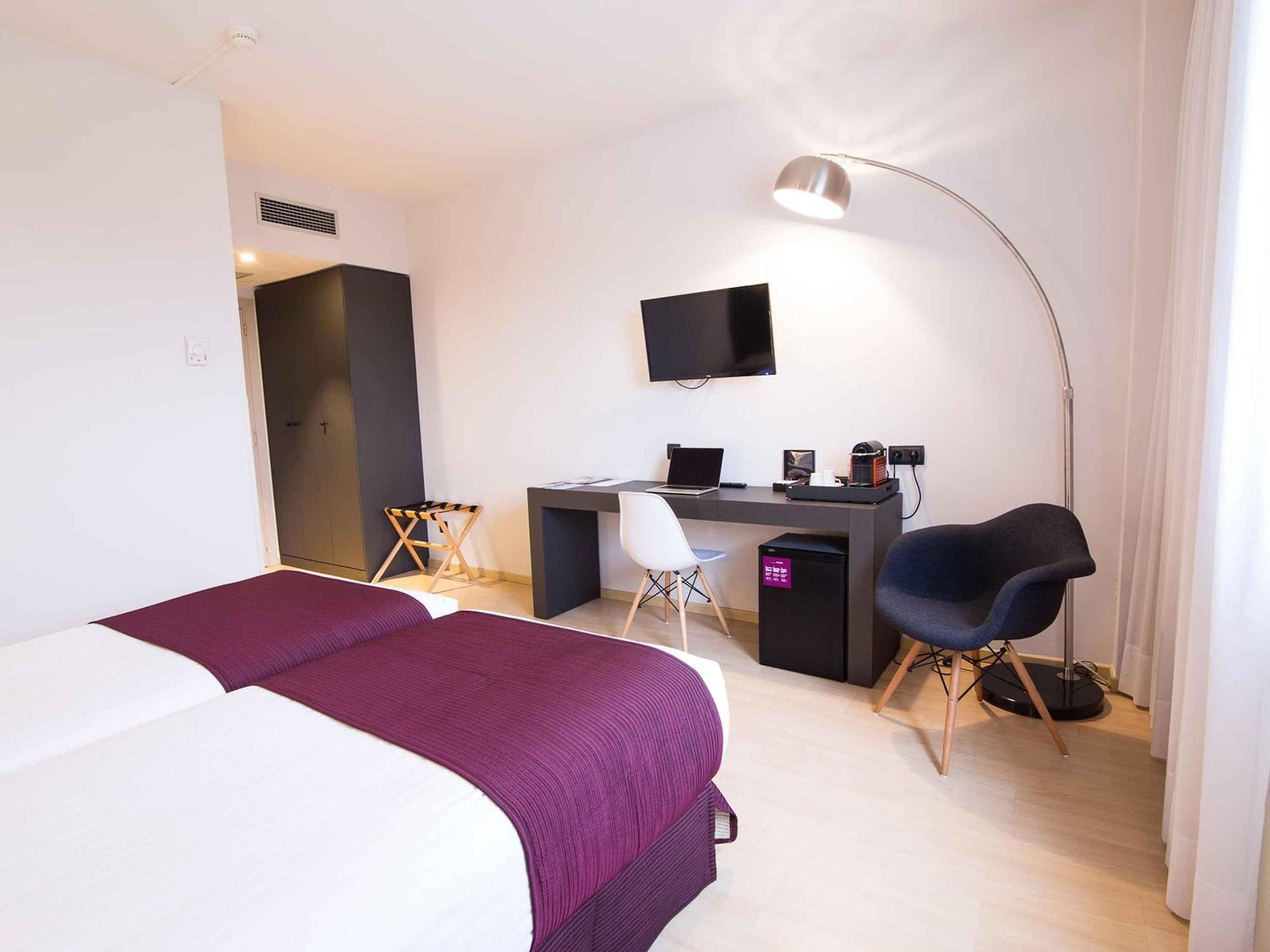 Augusta Barcelona Valles Гранолерс Екстериор снимка