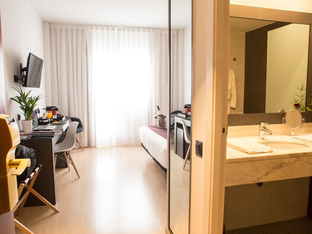 Augusta Barcelona Valles Гранолерс Екстериор снимка